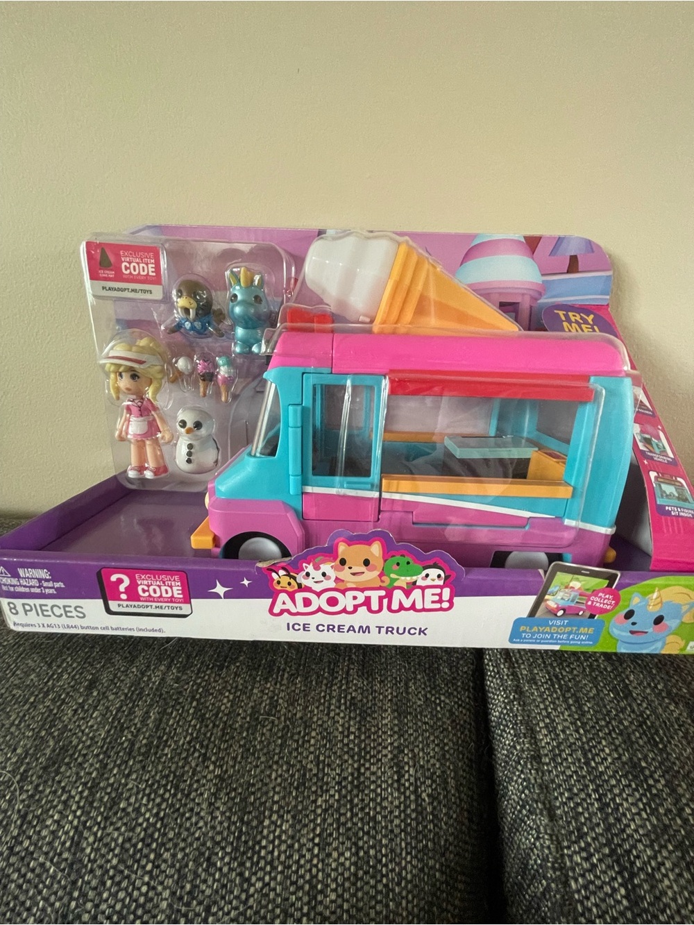 NEW Adopt Me! Ice Cream Truck Playset -